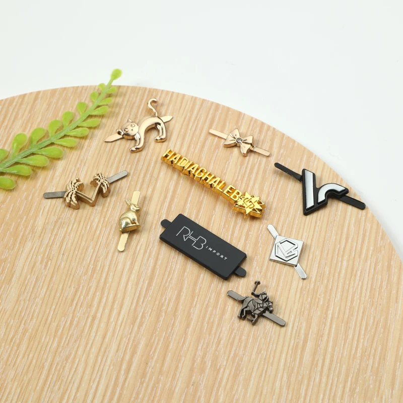 OEM/ODM Metal Logo Designer Bag Name Plate Customized Zinc Alloy Bag Logo For My Brand