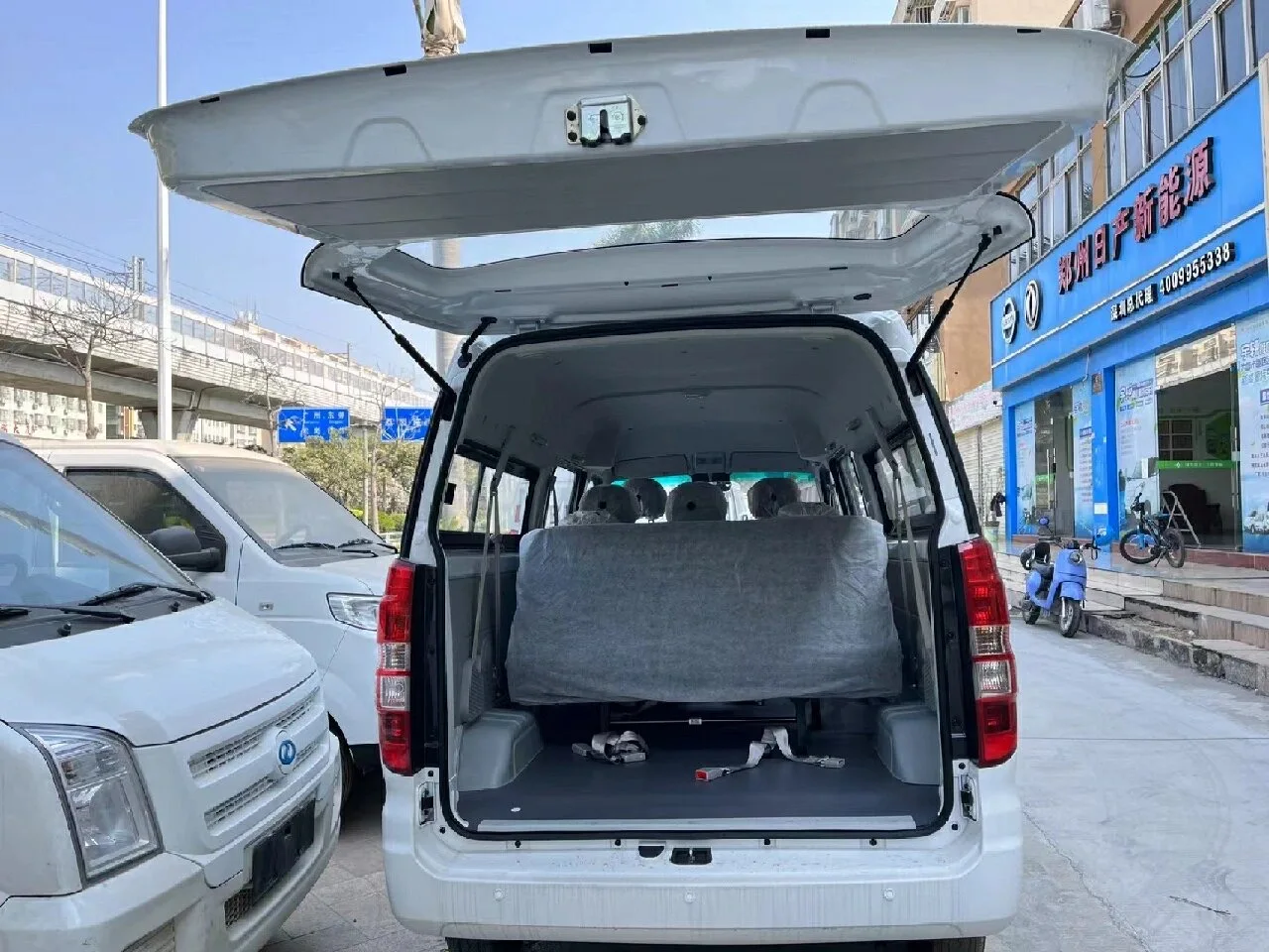 Лидер продаж SRM Asiento Van крепежный двигатель Foton Vans мини-фургон для доставки продажа