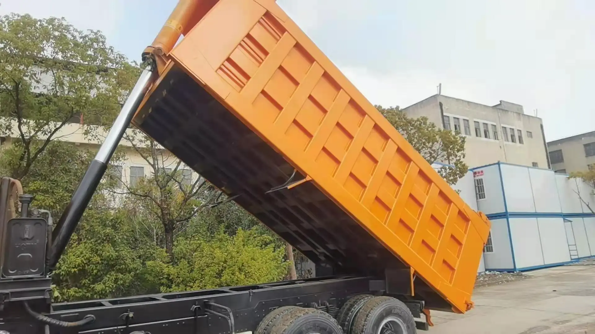 375hp 380hp Truck Used Shacman F3000 Truck Mining Dump Truck