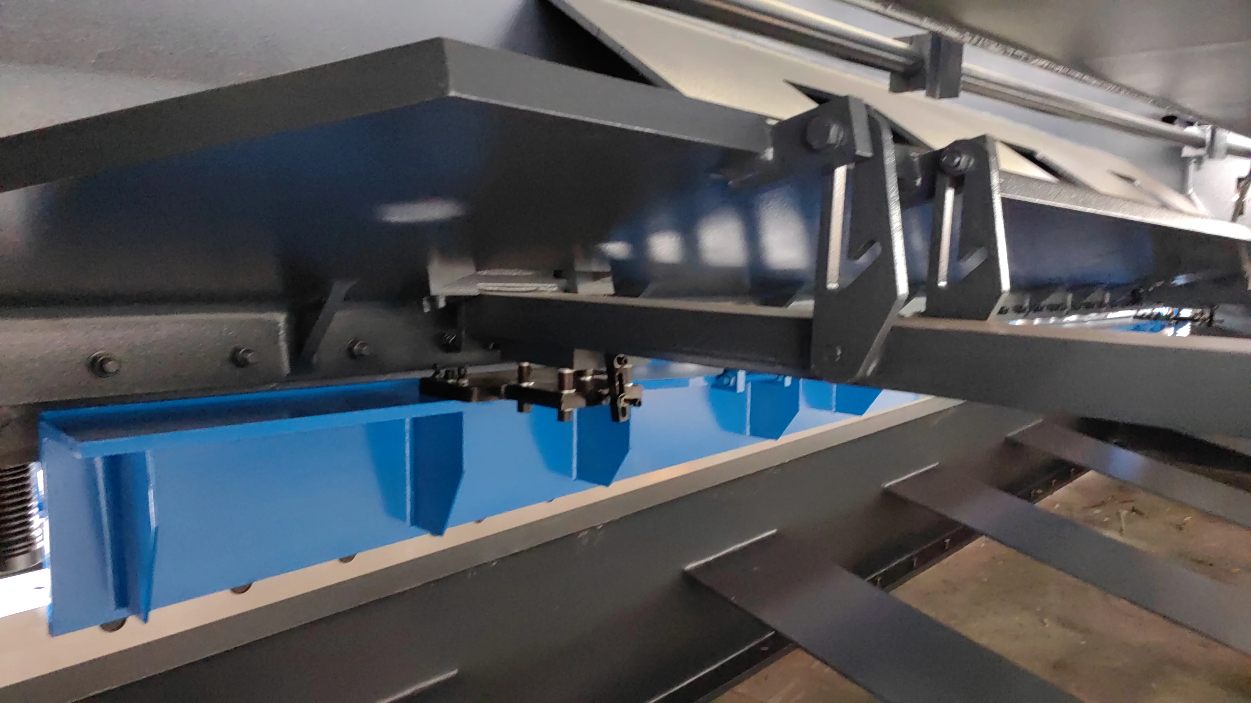 CNC hydraulic guillotine shearing machine sheet metal cutting machine 8*3200