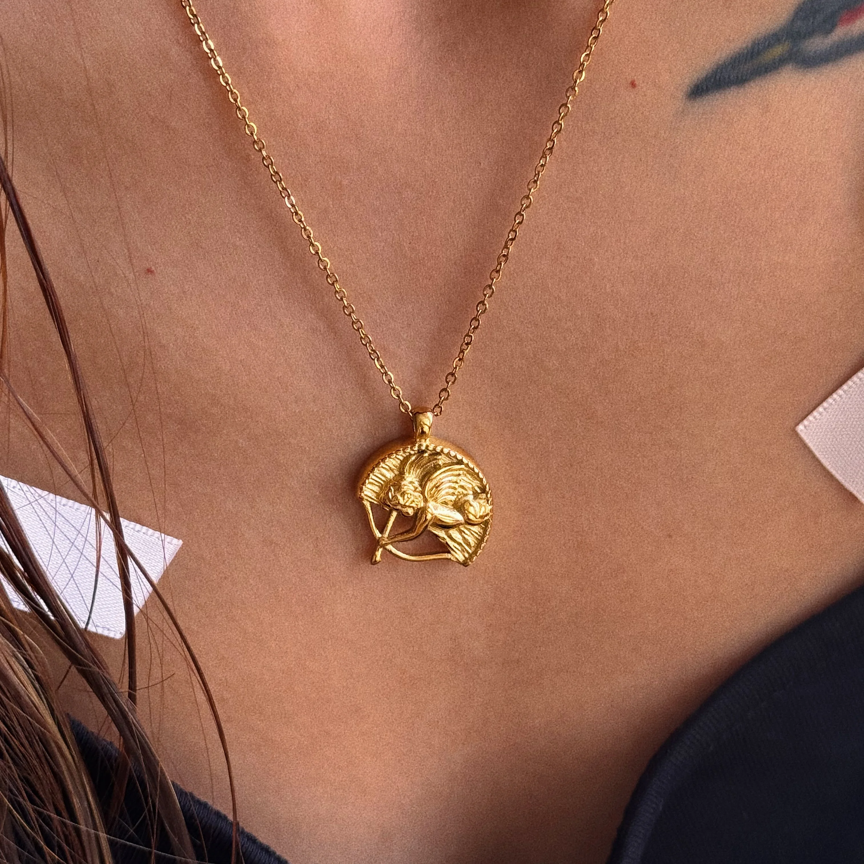 2024 Dazan New HOT 18k Gold Plated Tarnish Free Stainless Steel Vintage Angel Cupid Round Pendant Link Necklace Daily Jewelry