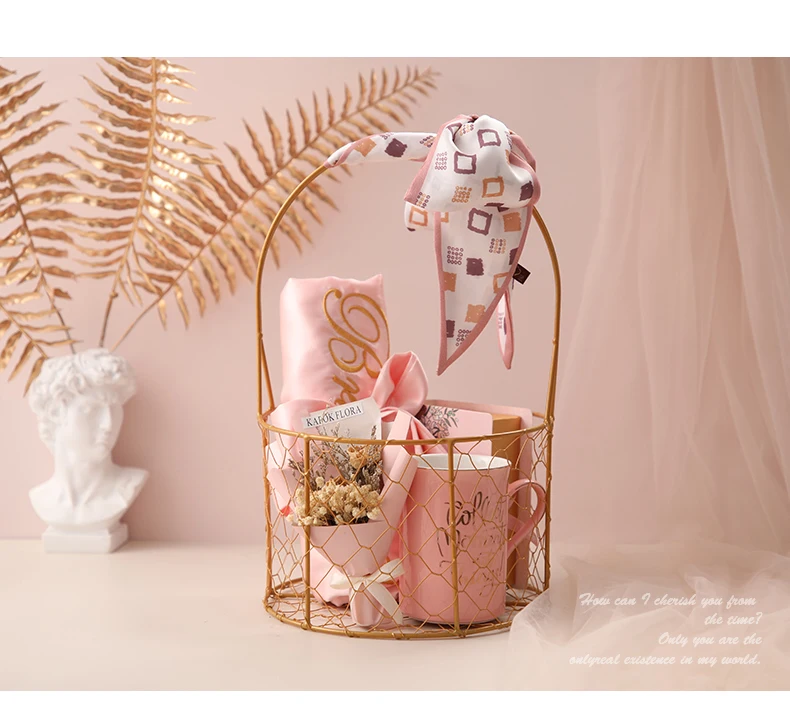 With hand gift wedding return gift practical gift box European iron art home decoration golden net