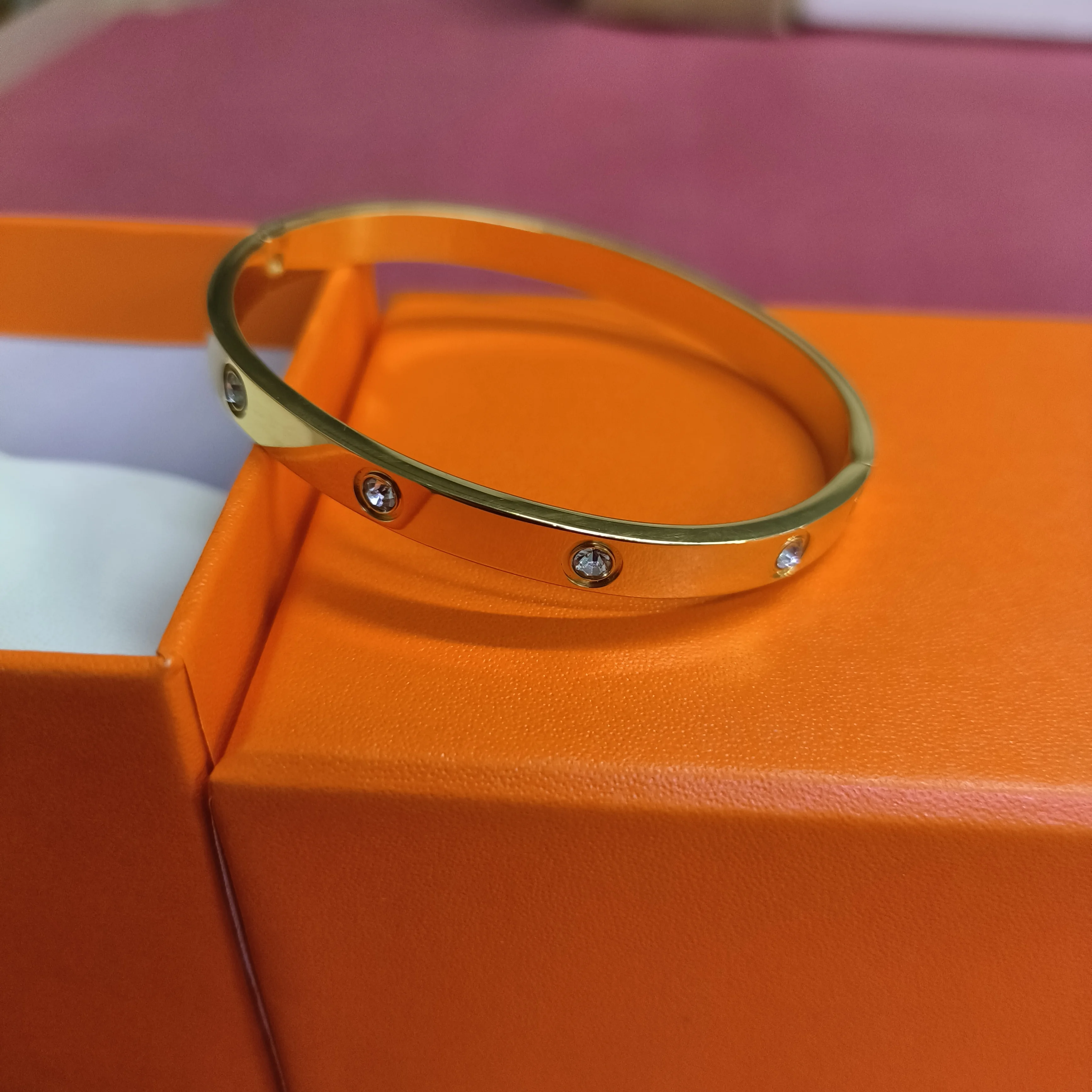 Laipute Luxury Fashion Gold watch with Real Titanium Bracelet Watch Set Gift for Men Women