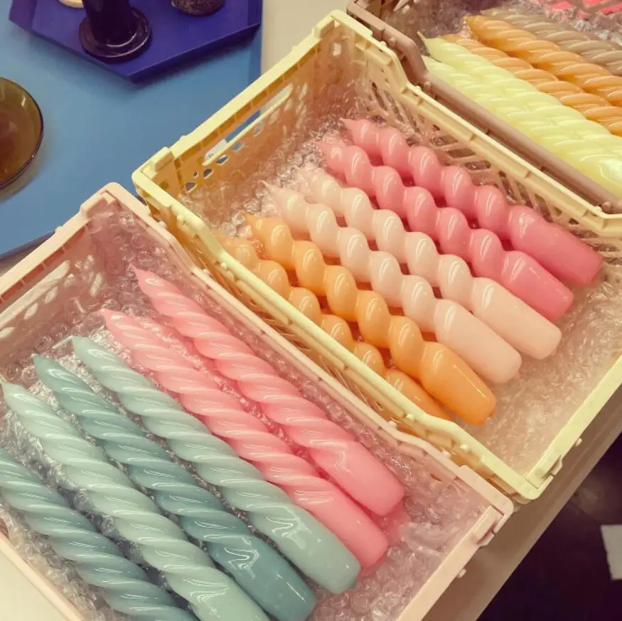 wholesale bulk twisted paraffin soy wax pillar wedding long candle stick