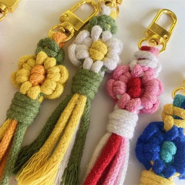 Wholesale INS woven Crochet Flower KeyChain Accessories Handmade Bohemian Boho Daisy flowers Tassel Keychain