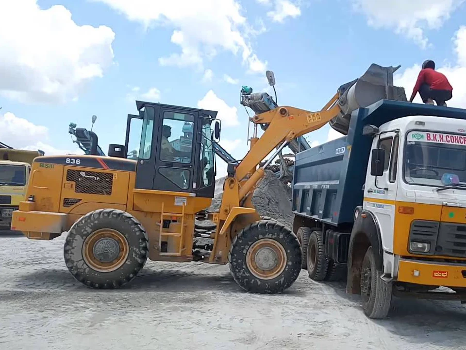 Большой колесный погрузчик CLG836 3cbm 4ton вес нагрузки