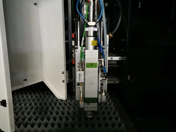 Good selling LM-1313 1500w 2000w enclosed  fiber cutting machine with high cutting precision