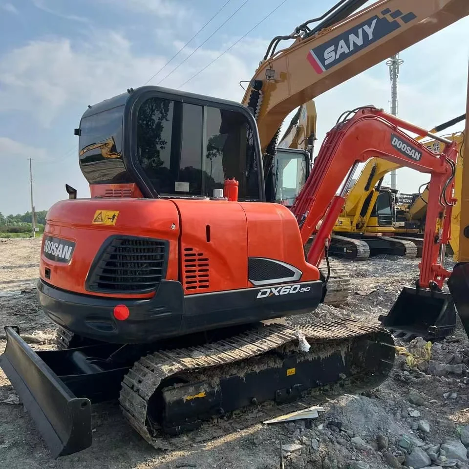 Высококачественный б/у Doosan DX60 колесный экскаватор в хорошем состоянии 6-тонный мини 6t прямые продажи с завода