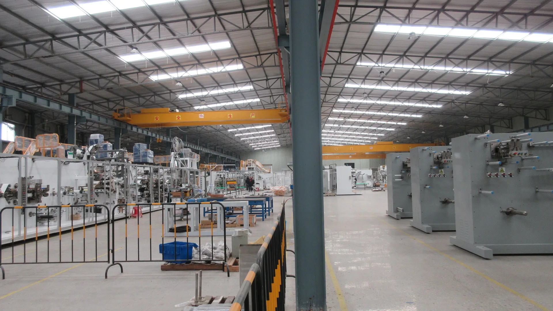 Fully automatic pet diaper manufacturing machine with CE certification