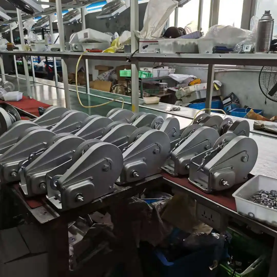 Top Quality 2600 Portable Hand Winch With Brake Hand Winch with friction brake self braking boat winch