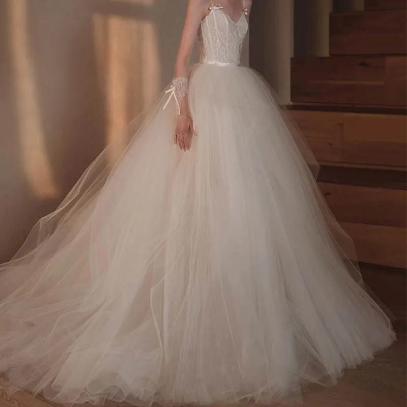 Modern Luxury Simple Bridal Dress French White Sleeveless Wedding Gown Dress Online Lace Vintage Classic Wedding Dresses