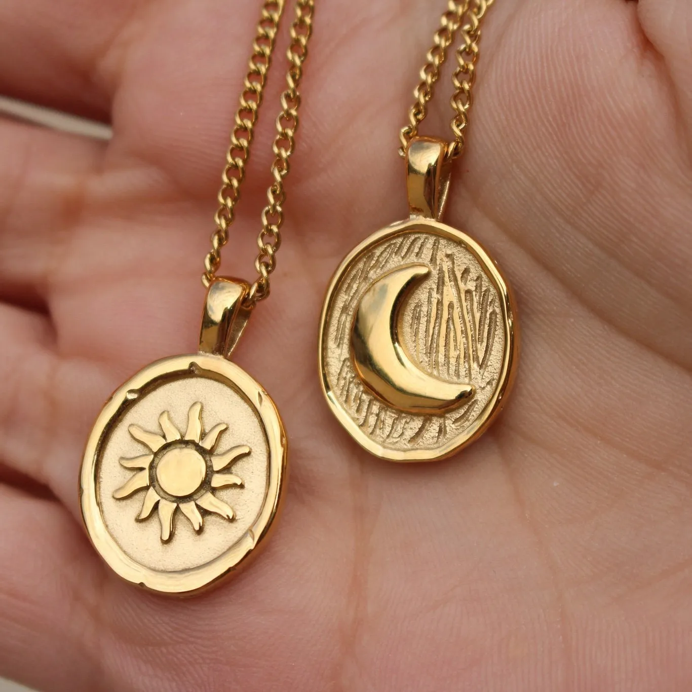 18K Gold Plated Waterproof Stainless Steel Round Moon and Sun Pendant Necklace for Women Trendy Jewelry Gift