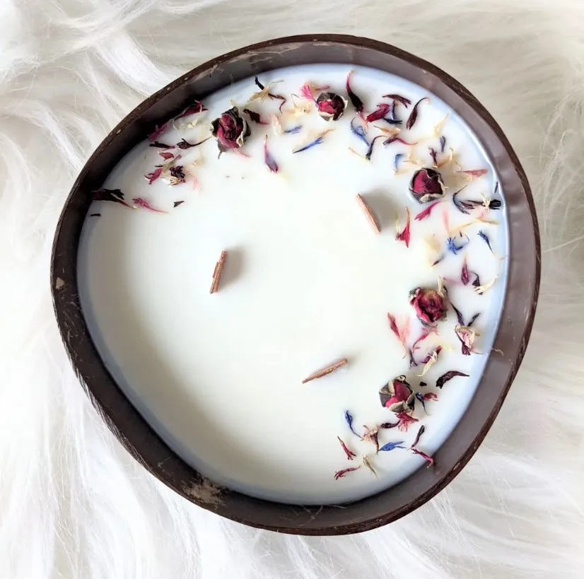 natural handmade aromatherapy dry flower scented custom candle in coconut bowl