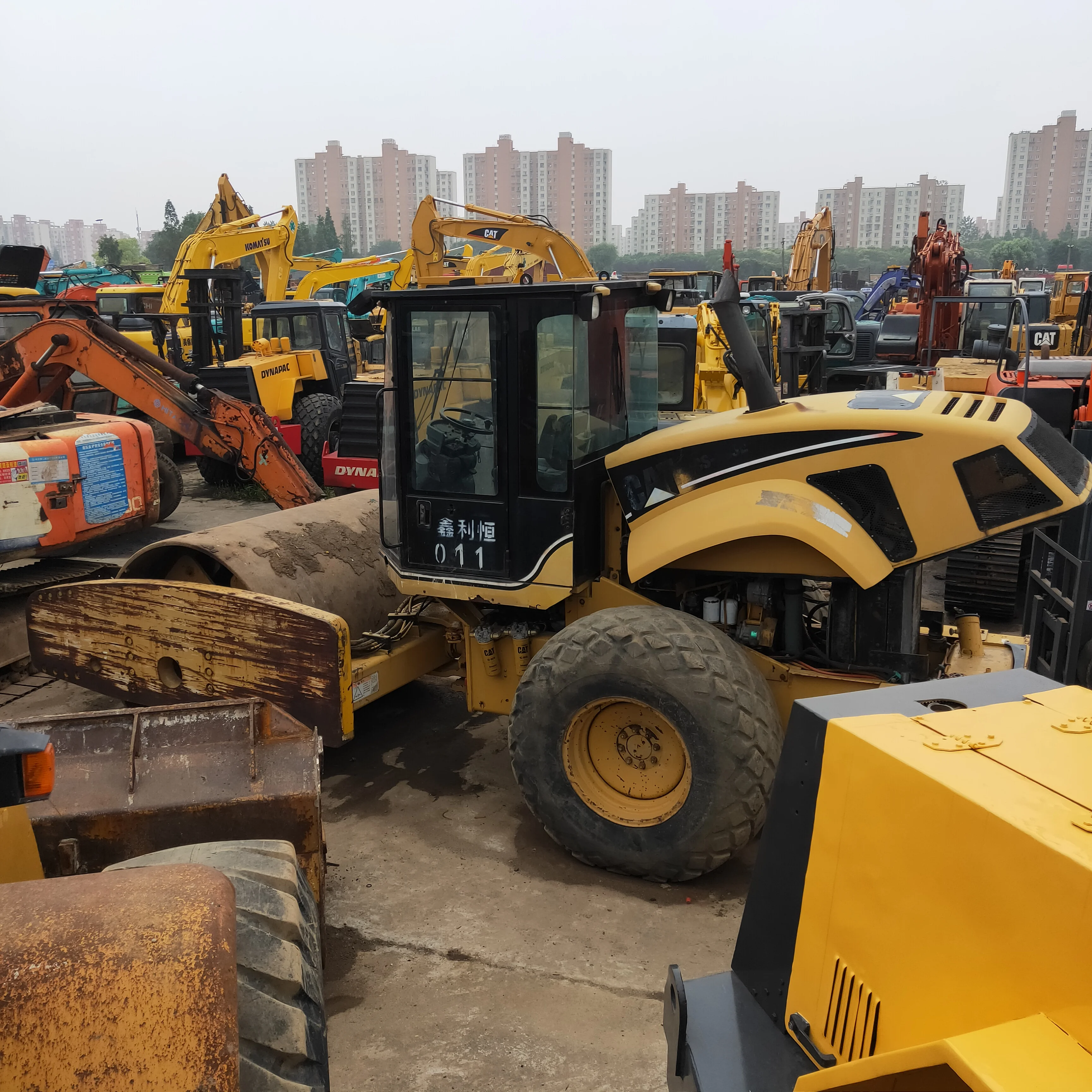  Подержанный ролик CAT 863 для продажи с хорошей производительностью и хорошим