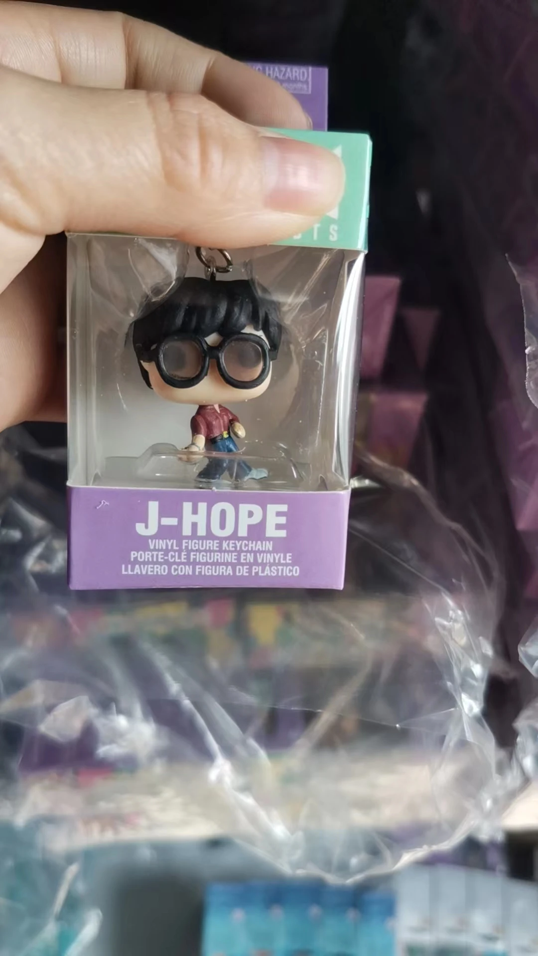 Hot selling keychains Korean Idol Star Combination Keychain J-hope Jung Kook V Jimin Jin Suga RM Figure Pendant model Toys 4cm