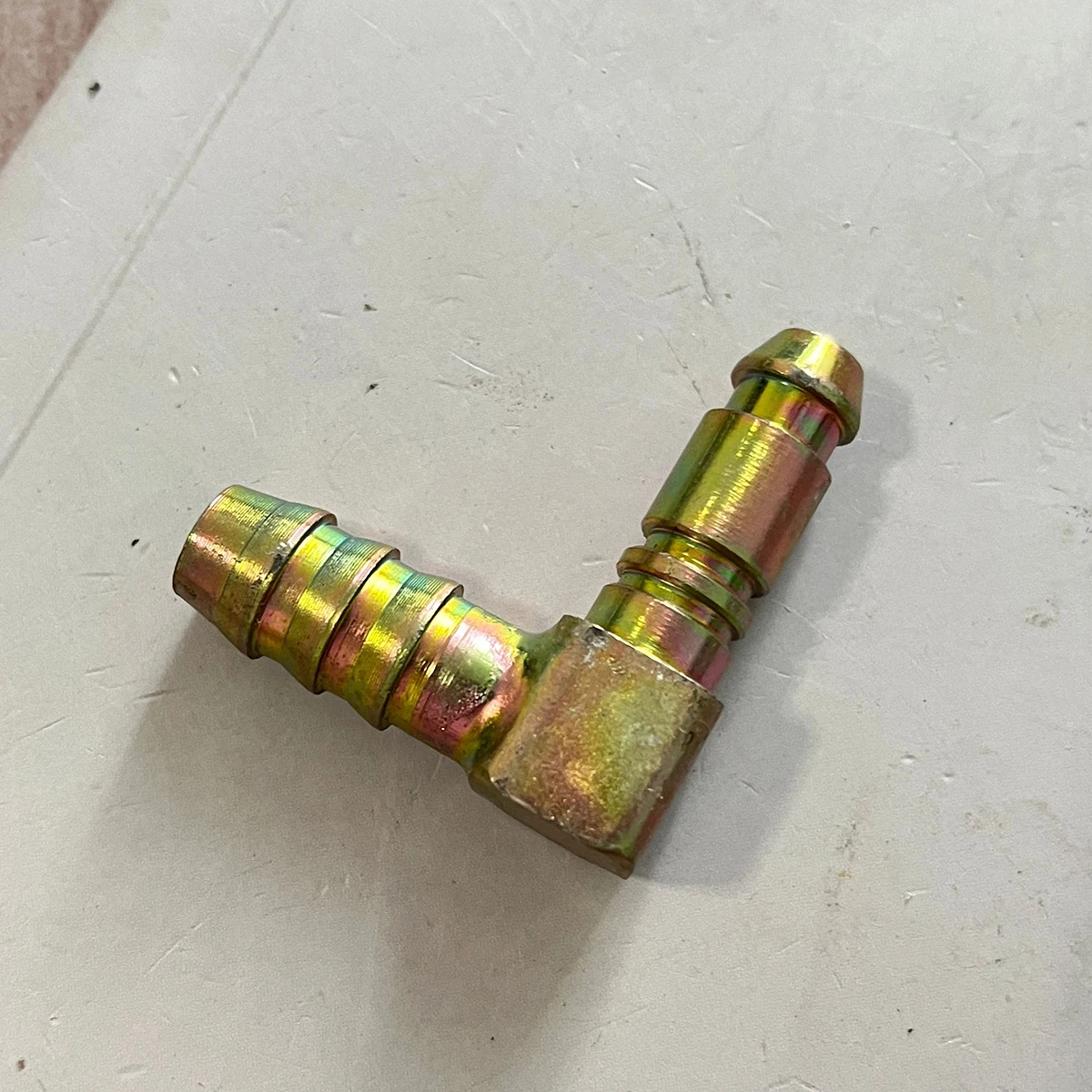 Quick insert pump connector Quick insert nylon tube quick insert truck brake master pump connector iron hydraulic connector