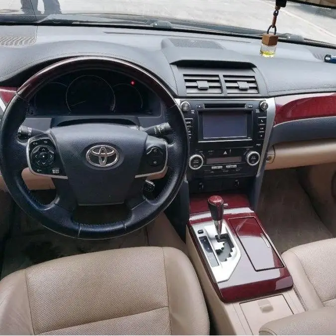 2012 черный 2.5L при автоматической TOYOTA CAMRY Подержанный