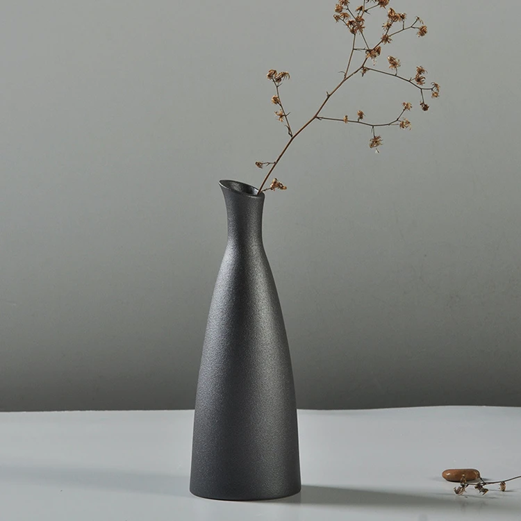 2022 New Creative Modern Unique Matte Black Ceramic Nordic Vase for Flowers Home Decor