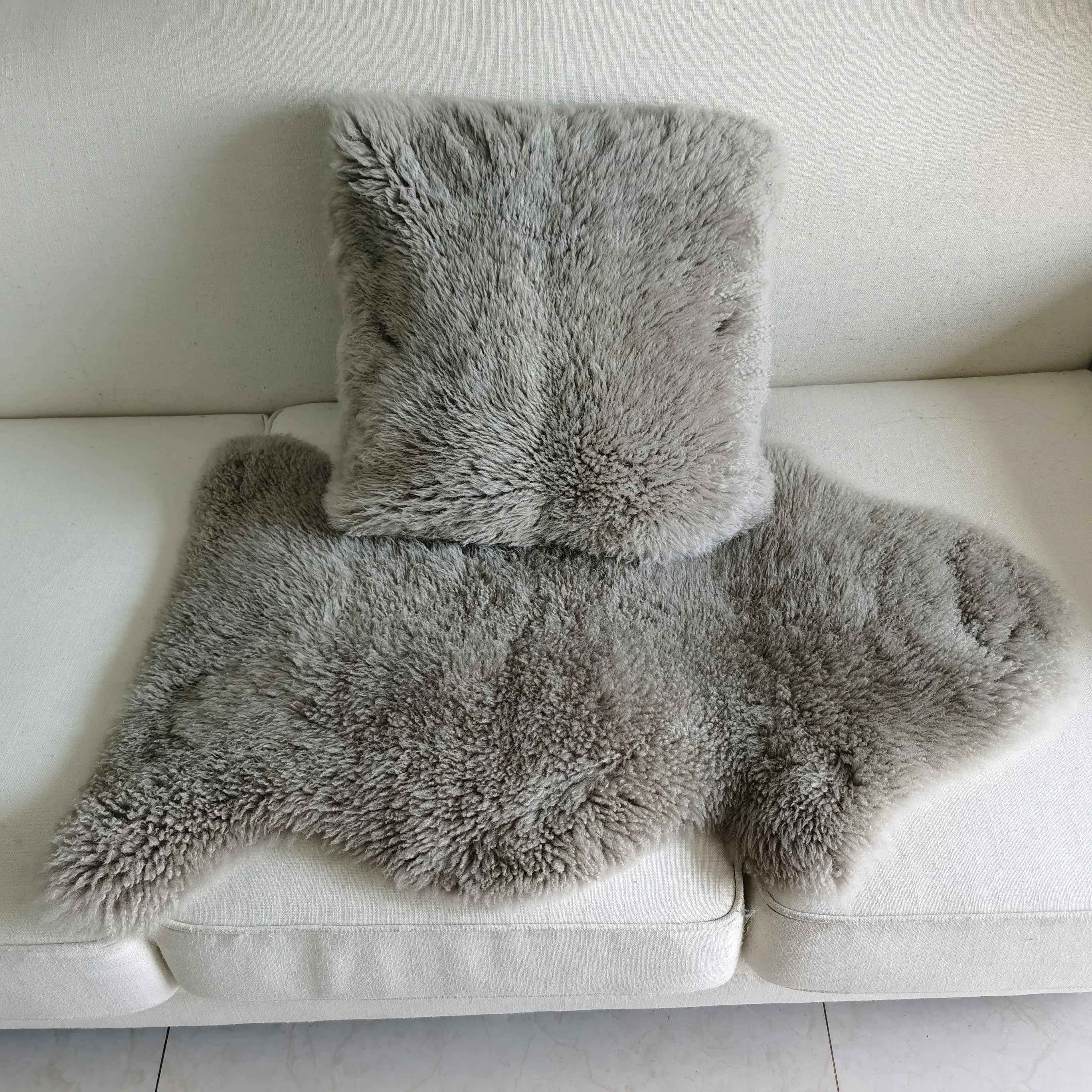 100% Real Sheepskin Fur Rugs Slightly Curly High-end Cozy Country Style Furry Shaggy Sheep Skin Fur Carpets ECO-TAN Fur Mat