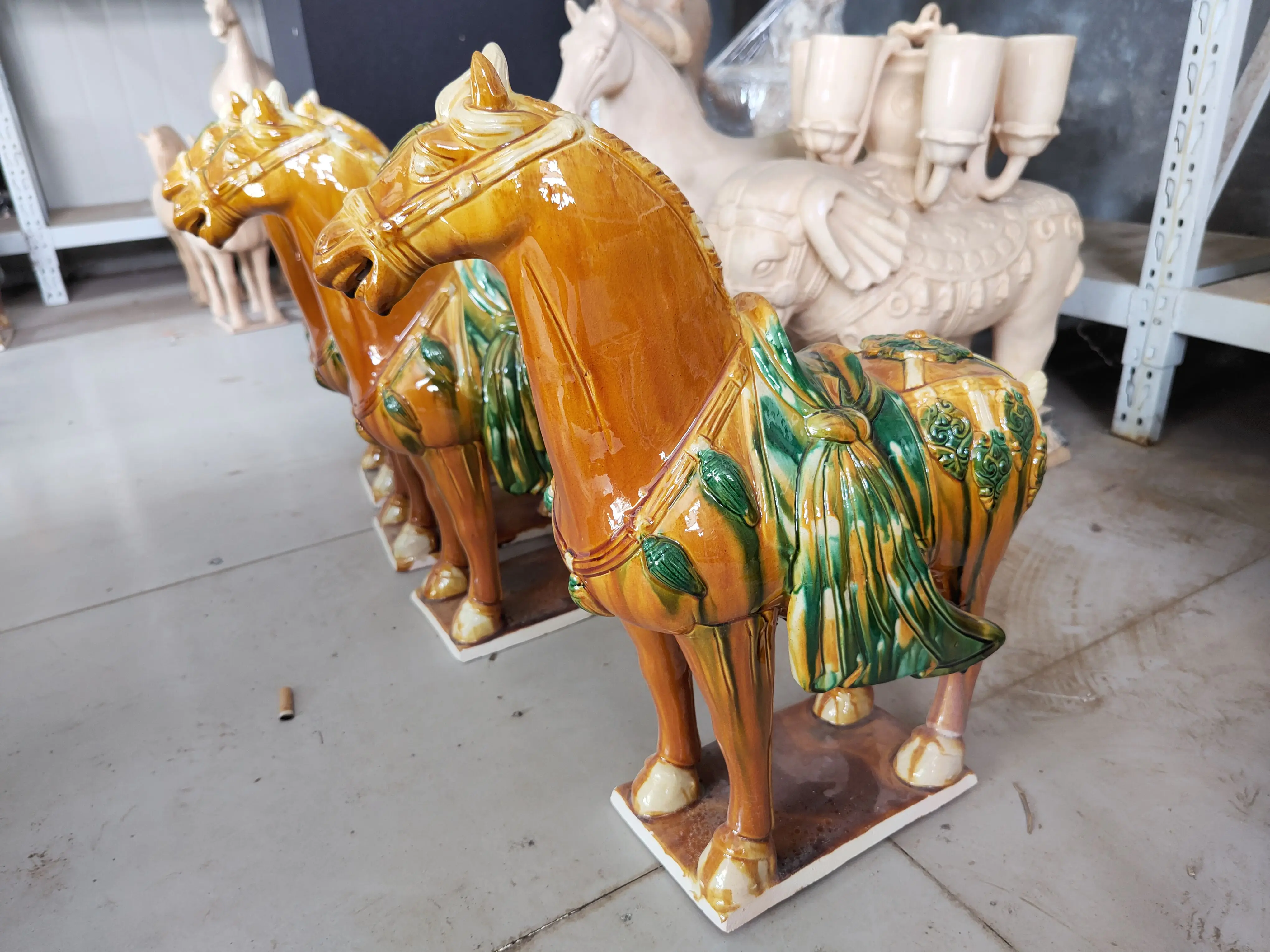 Tang Sancai Tricolor Horse Art Decoration Handmade Antique Pottery Horse Antique Collection Wine Cabinet Decoration