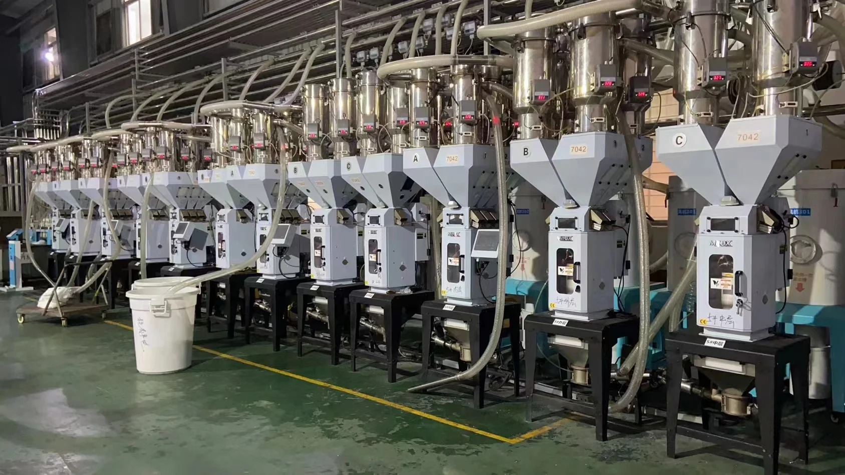 Гравиметрический блендер, цветной смеситель маточной смеси, 4-6 компонентов, экструдер