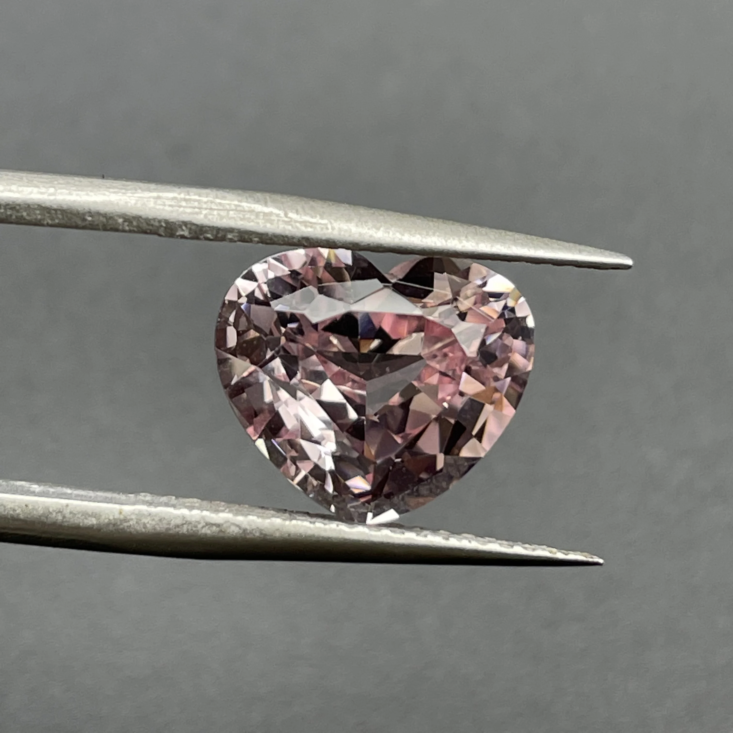 ZHF Jewelry Fashionable and delicate new different color Pink heart shape 5.85ct11.56*9.74 thickness 6.64m