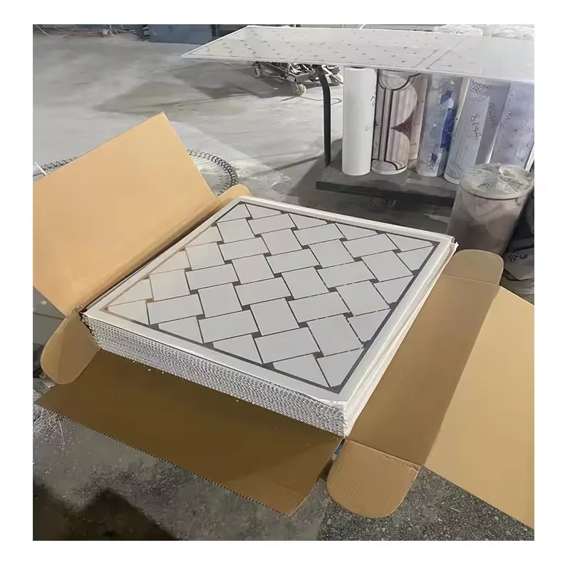 Легкая Коммерческая потолочная плитка 2 фута x Белая Квадратная подвесная из ПВХ для ванной комнаты