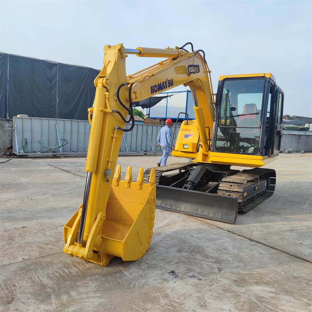 Недорогой экскаватор Komatsu PC60