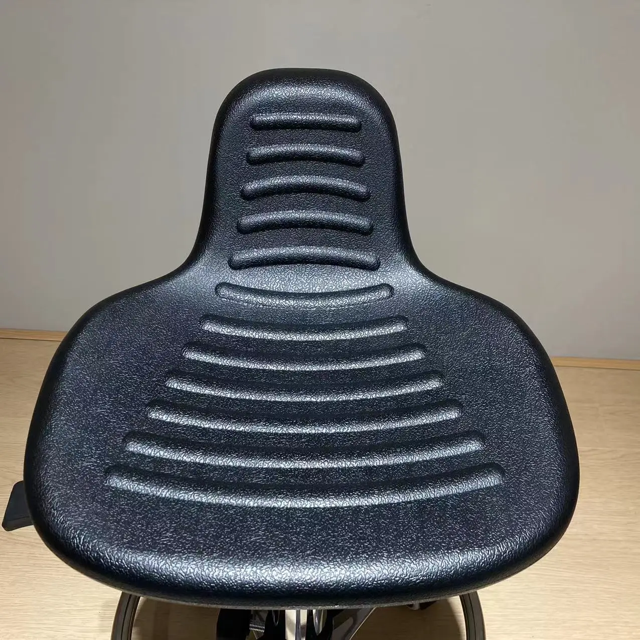 Good Quality PU Material Height Adjustable Swivel Reception Office Bar Stools with Nylon Castors and 201Stainless Steel Footrest