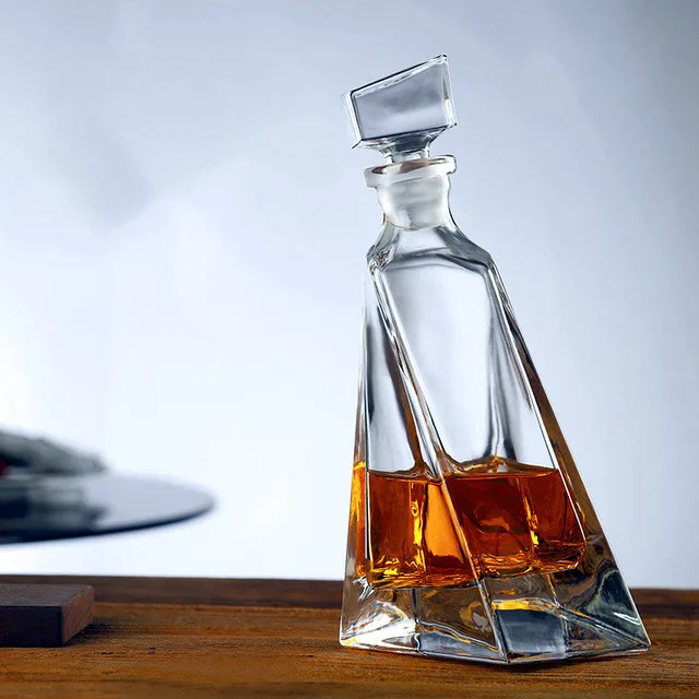 2024 High quality gift box packing unique glass whiskey decanter glass decanter with lids fancy glass decanter