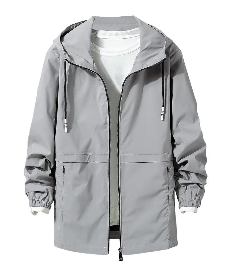 
Мужская ветровка с капюшоном и карманами на молнии 