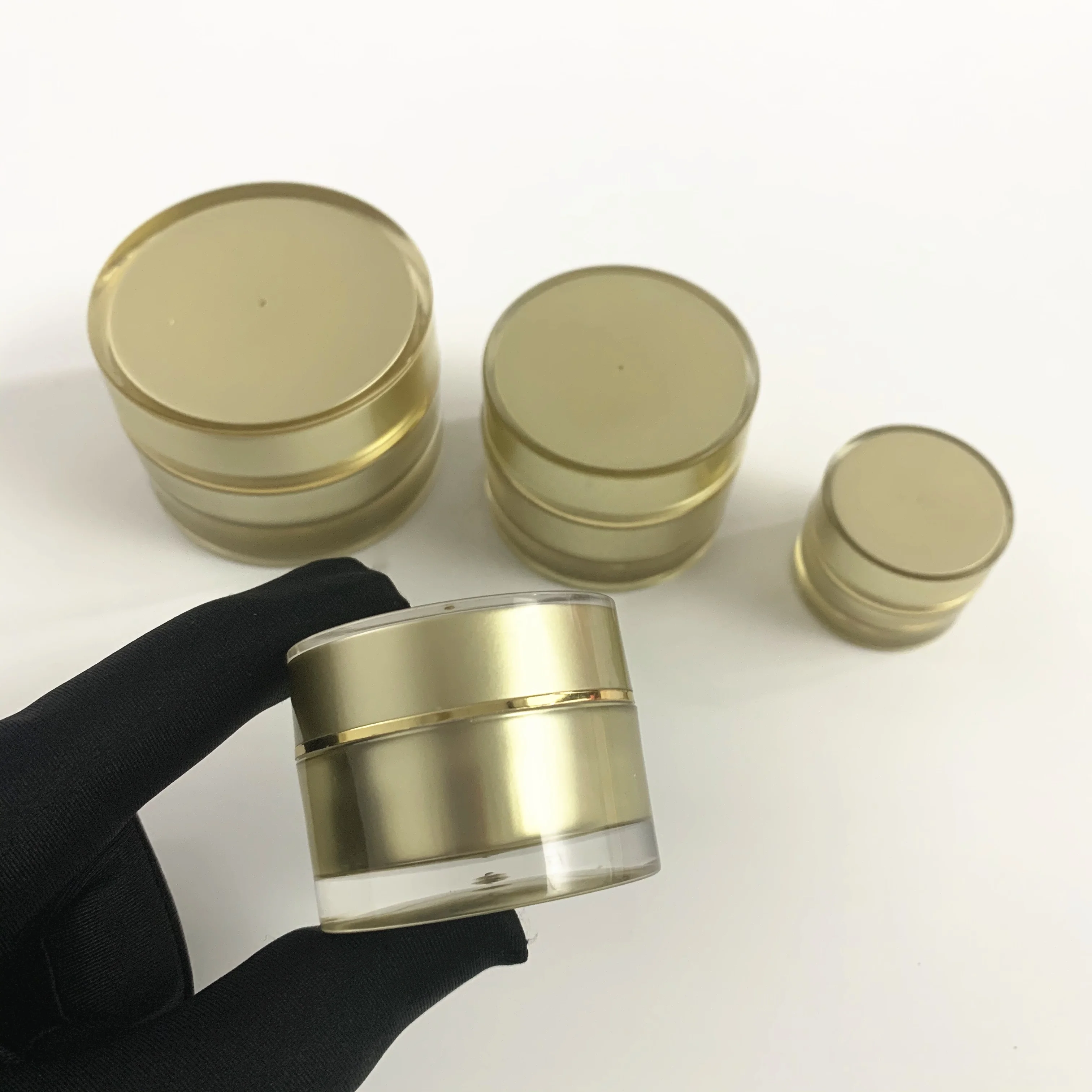 Stock 3g 5g 10g 15g 30g plastic jars with golden lids Cosmetic Cream Jar Custom Private Label Lip Scrub Containers