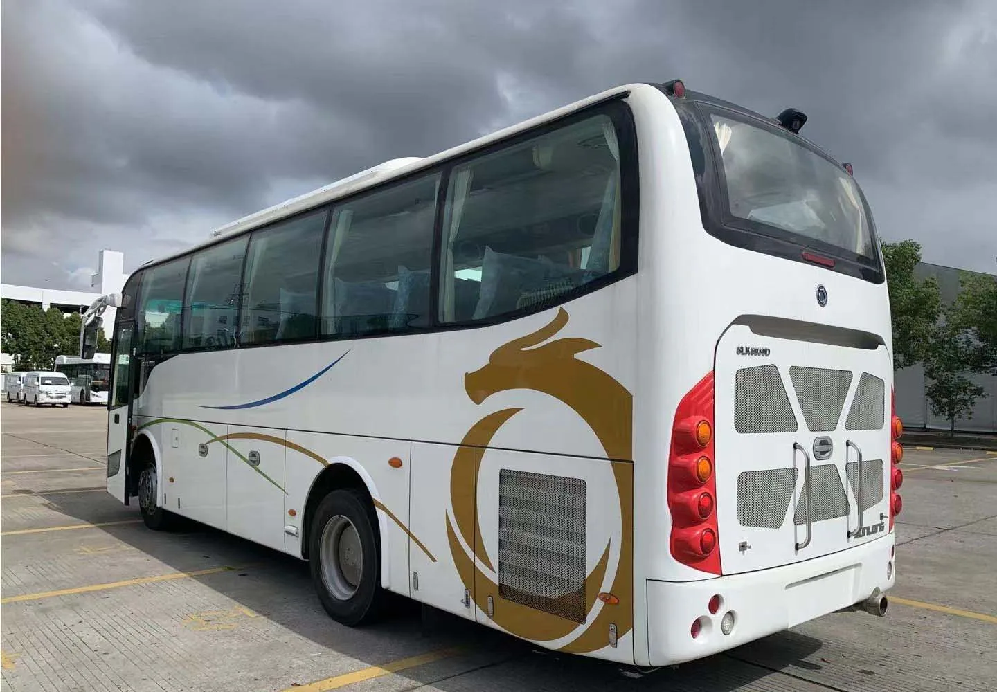 SLK6930 2+2 Layout 32 Seats Tour Coach Bus 9m Long Transport Diesel Coach Bus with AC