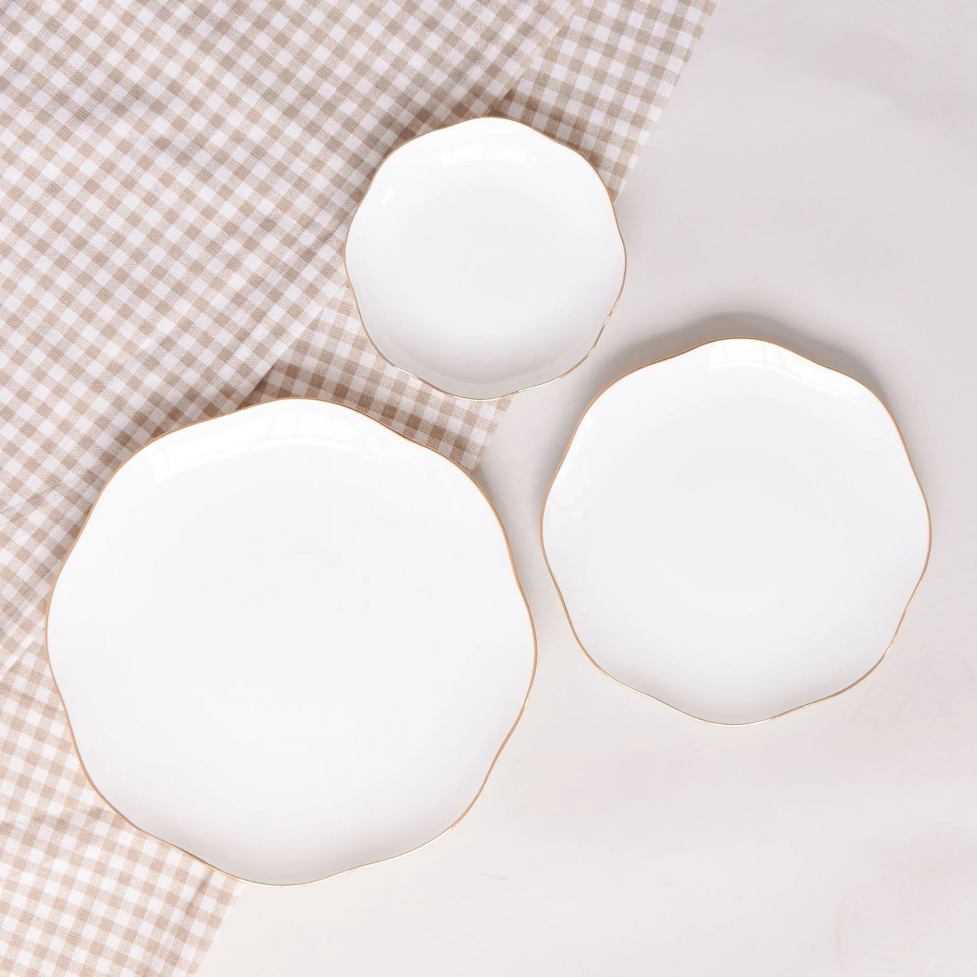 Nordic Style Irregular Shape Gold Rim Ceramic Dinner Plate Bowl Cup Set Tableware Porcelain White Dinnerware Set