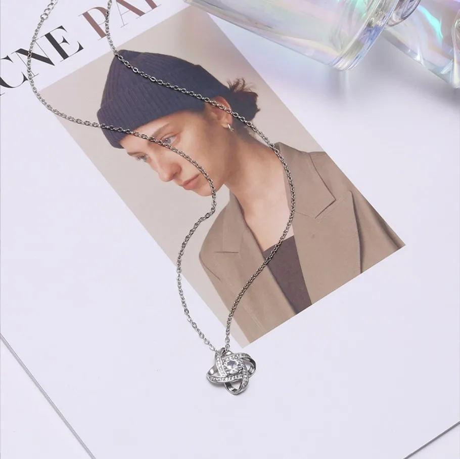 Valentine Mother Day Wholesale Zircon Crystal Love Knot Pendant Jewelry Necklace