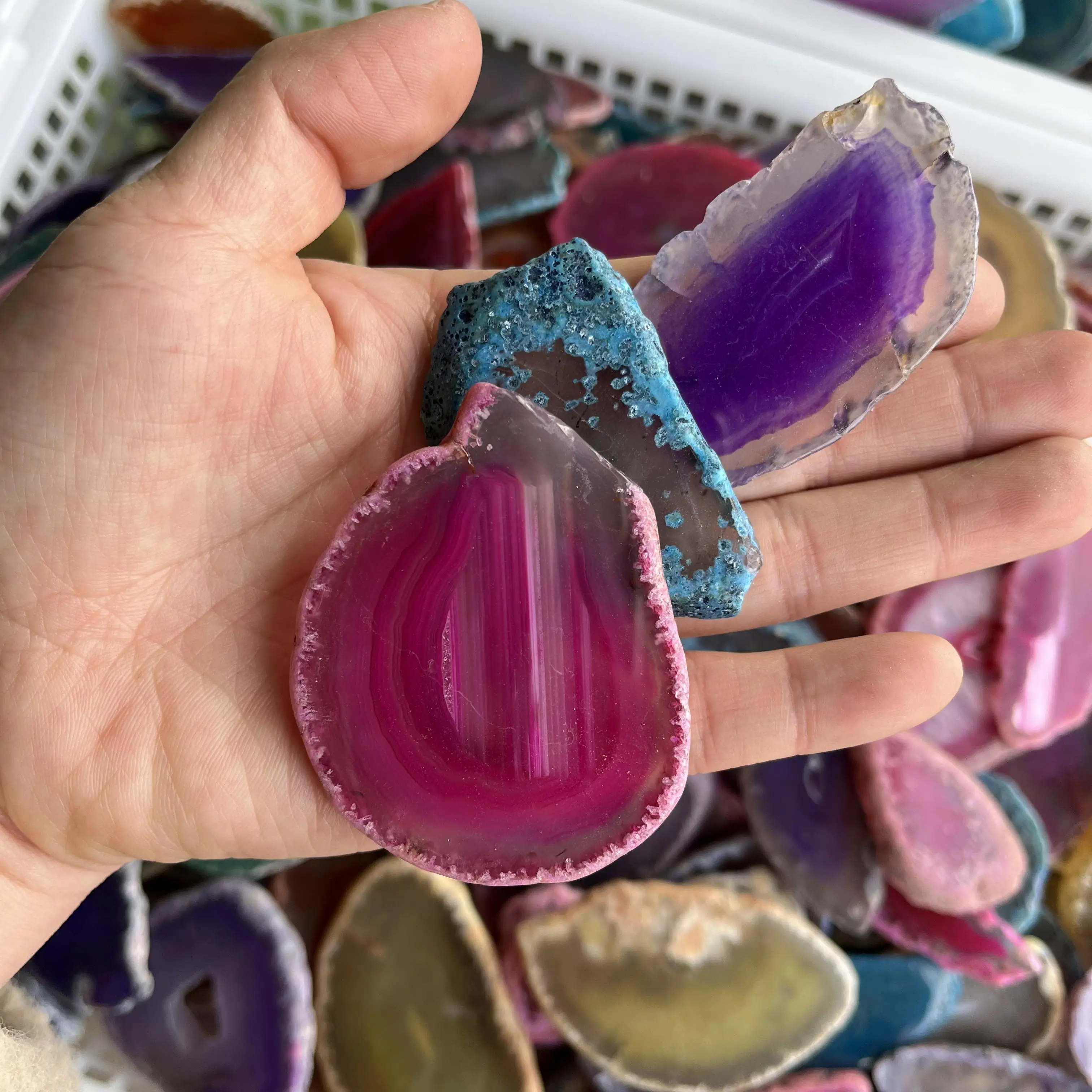 Bulk wholesale natural quartz crystal agate slice stone aura colorful agate geode quartz slices coaster