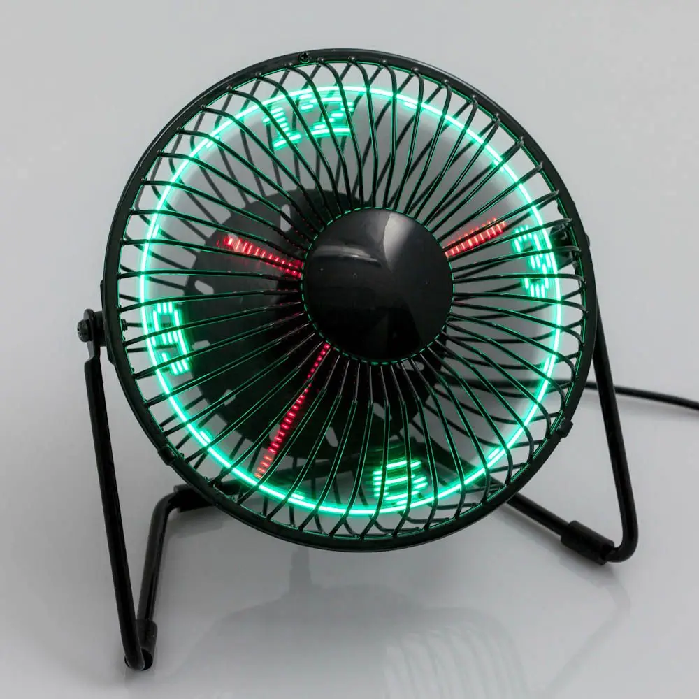 Novelty USB Fan with LED Clock Temperature Message Metal Novel Clock Fan For Home Office School Stationery