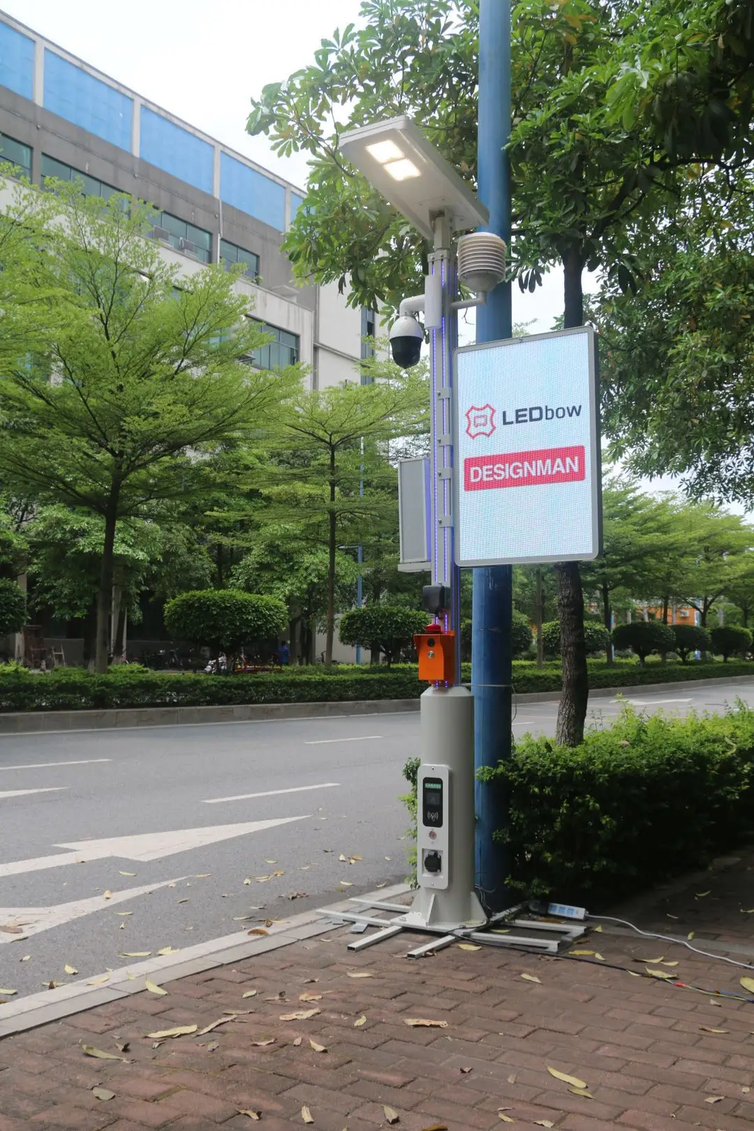 LEDbow Top solar aluminum light pole design for outdoor in smart cities