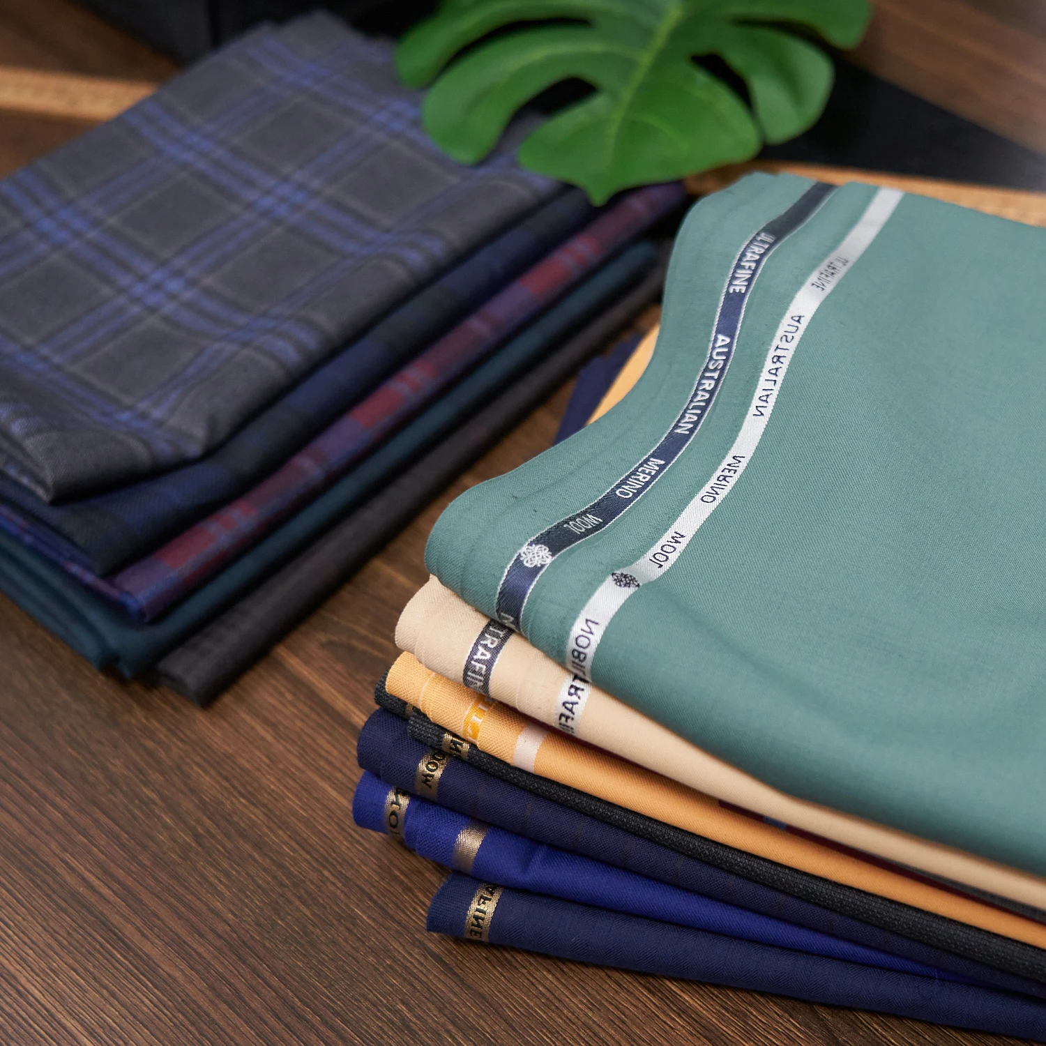 Super 120S Italian Merino Wool Black Fabric For Shift Dresses And Jumpers