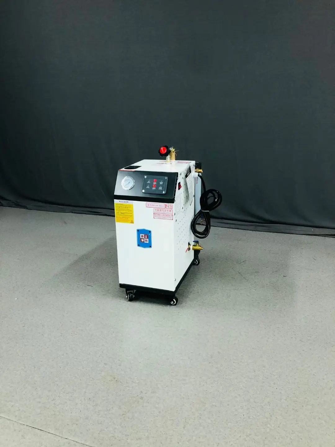 vacuum ironing table with electric steam generator