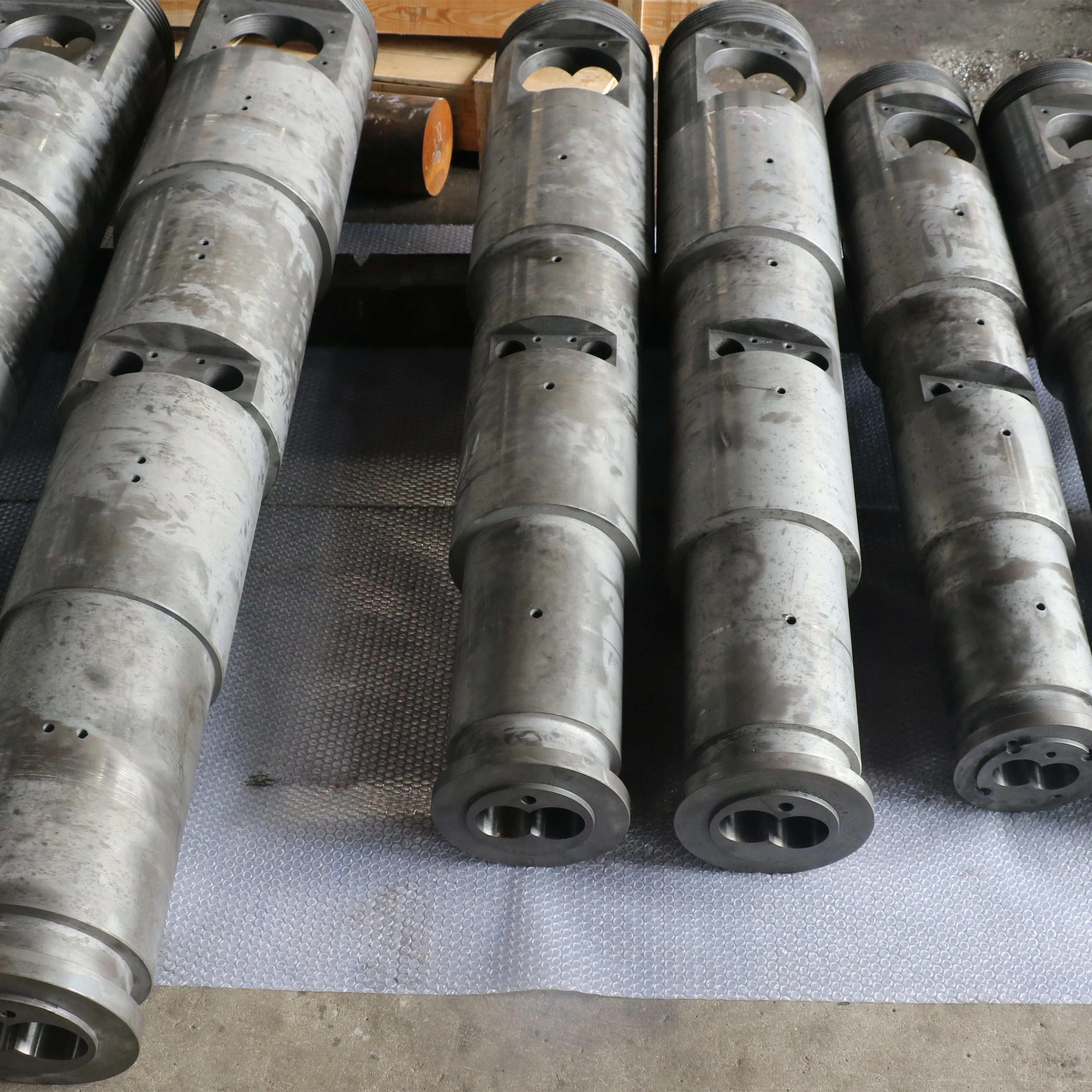 Standard Bimetallic Conical Twin Screw Barrel Producing Conical Twin Screw Barrel For Extrusion PVC