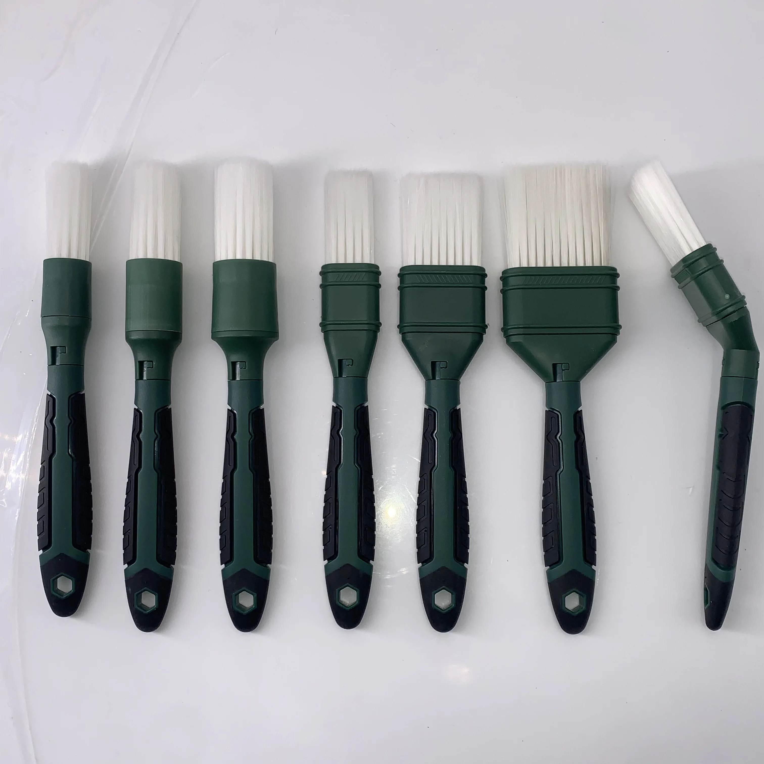 High Quality Removable Rubber Handle PET Bristle Paint Brush Green Bend or Round Head Paint Brush