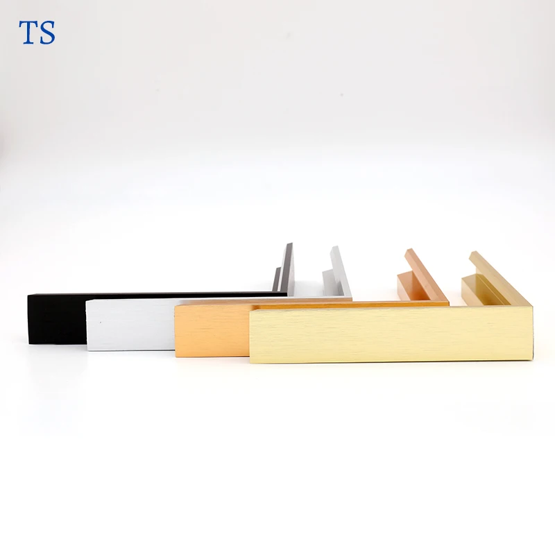 Aluminum alloy manufacturers sell metal materials, advertising posters, edge strips and decorative picture frame lines