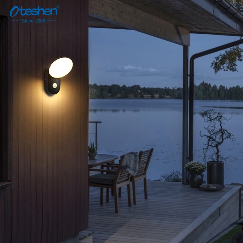 Induction wall light adjustable angle Modern outdoor up and down light wholesale LED wall light