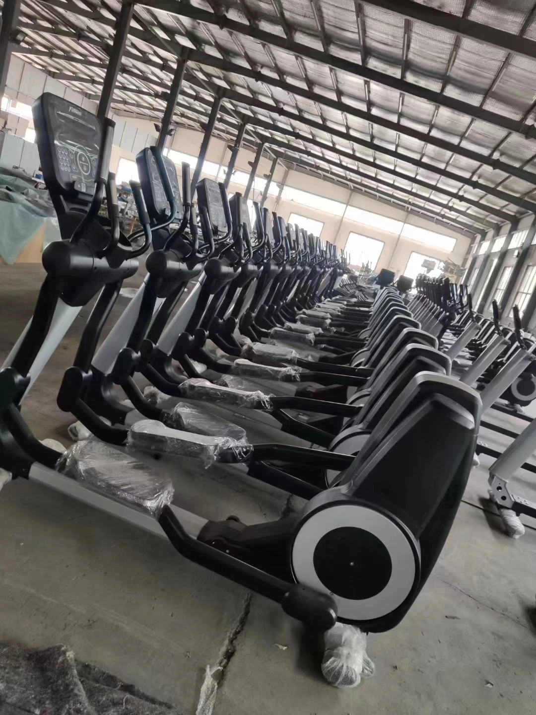 Professional Elliptical Trainer Cross Trainer Flywheel Elliptical Trainer Gym Elliptical Machine For Aerobic Training