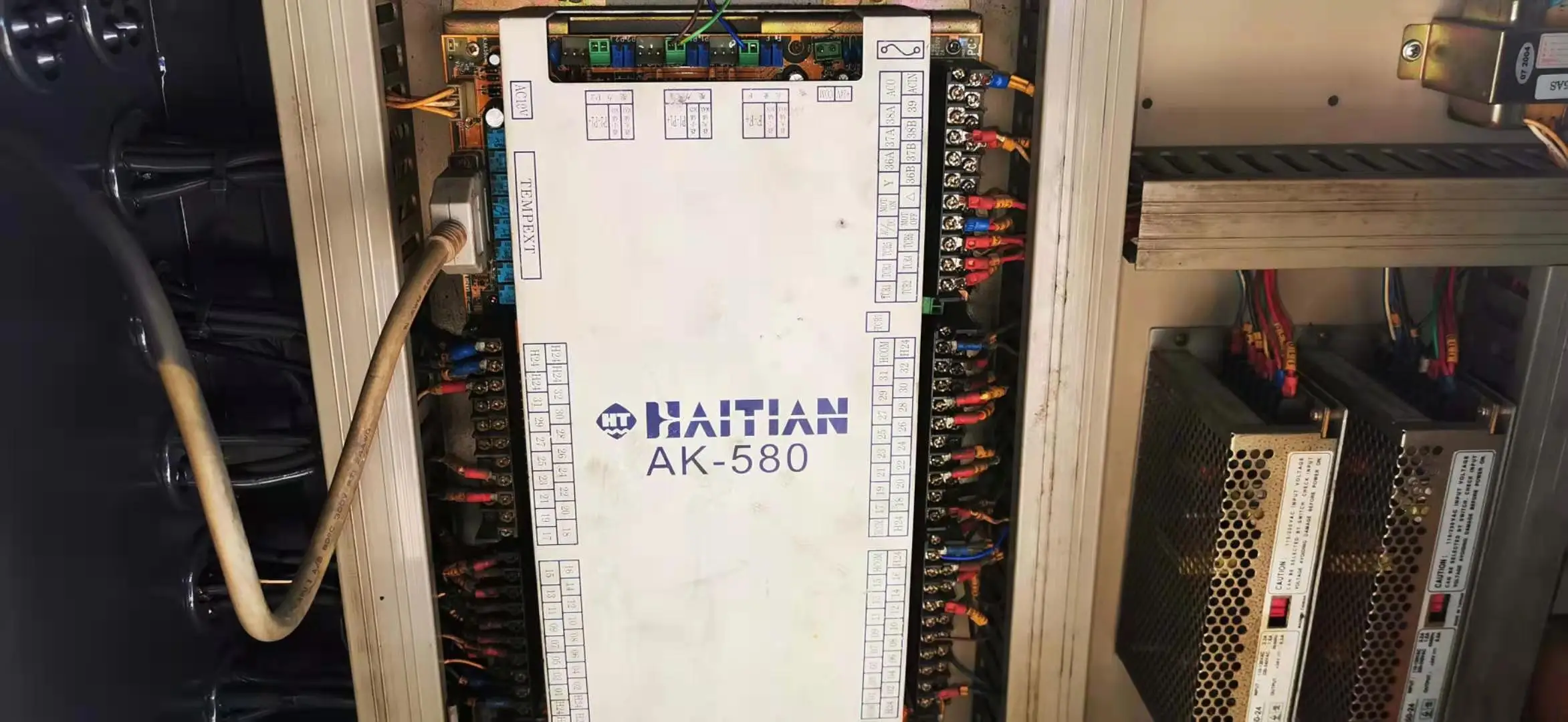 Использованные машины для литья под давлением оригинальные MA1200 пластиковые 120ton мусорного ящика