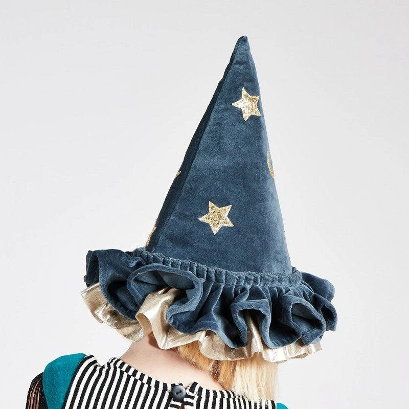 Модная шляпа в стиле Хэллоуин с синими бархатными оборками и золотыми блестящими звездами на