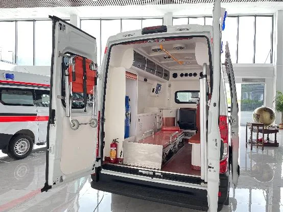 IVECO High Roof 125kw Diesel Engine Monitoring Ambulance 2998ml 8AT Medical Emergency Rescue Vehicle for Sale