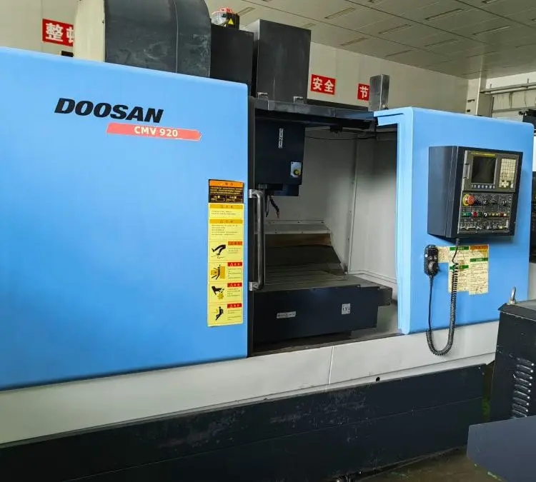 Высококачественный Подержанный Корея Doosan VMC 920 3 оси Cnc вертикальный обрабатывающий