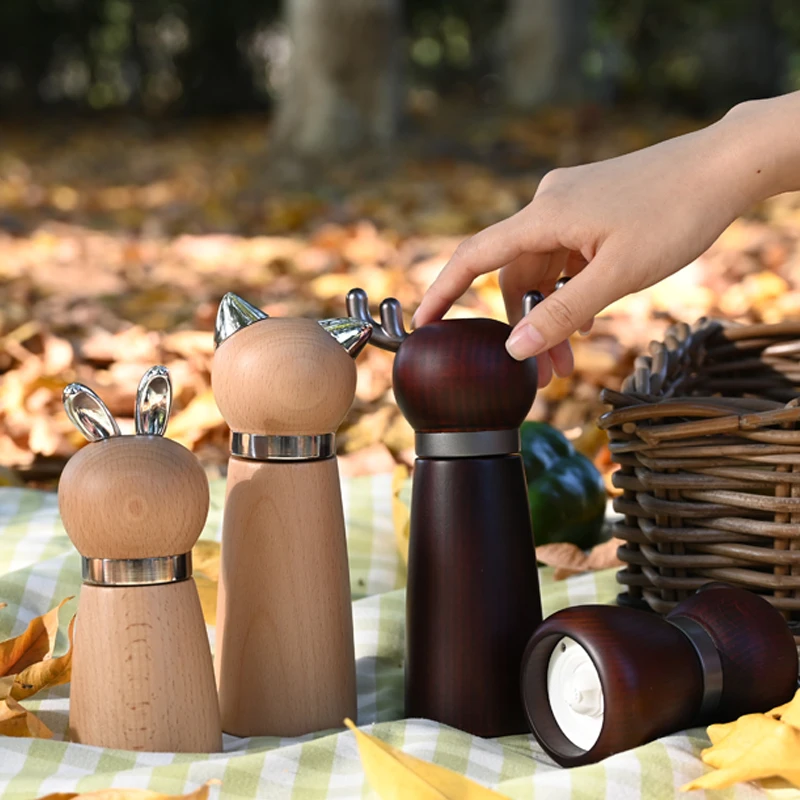 Deer Shape Pepper and Spice Mill High Grade Gifts Beech Wood Ceramic Core Slatunique Design Manual Salt and Pepper Grinder